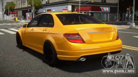 Mercedes-Benz C180 AMG Grimiy para GTA 4