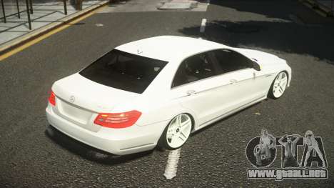 Mercedes-Benz E63 AMG Ecvaht para GTA 4