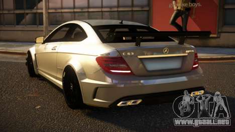 Mercedes-Benz C63 AMG Batruniyo para GTA 4