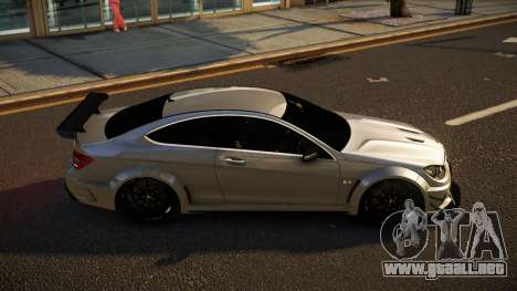 Mercedes-Benz C63 AMG Batruniyo para GTA 4