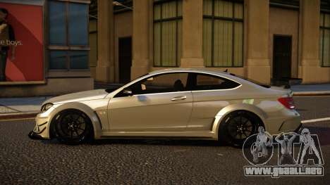 Mercedes-Benz C63 AMG Batruniyo para GTA 4