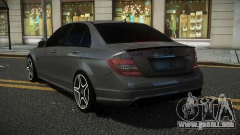 Mercedes-Benz C63 AMG Dilosha para GTA 4