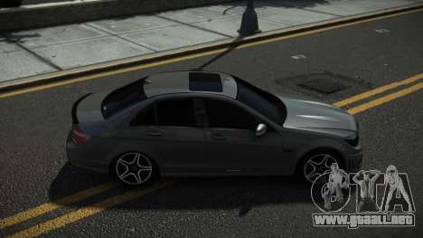 Mercedes-Benz C63 AMG Dilosha para GTA 4