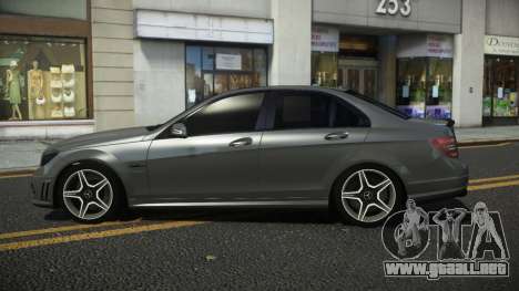 Mercedes-Benz C63 AMG Dilosha para GTA 4