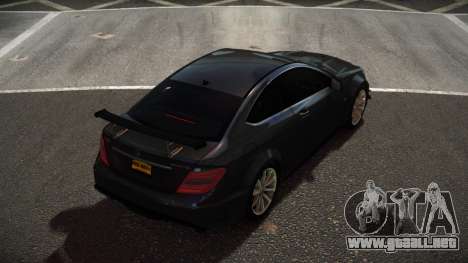 Mercedes-Benz C63 AMG Mitusha para GTA 4