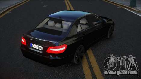 Mercedes-Benz E63 AMG Vretujalo para GTA 4