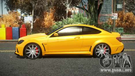 Mercedes-Benz C63 AMG Chuzaly para GTA 4
