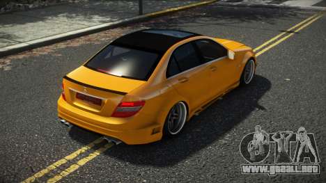 Mercedes-Benz C63 AMG Largu para GTA 4