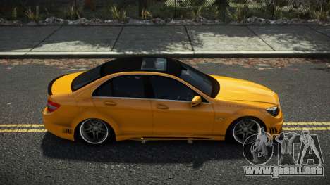 Mercedes-Benz C63 AMG Largu para GTA 4