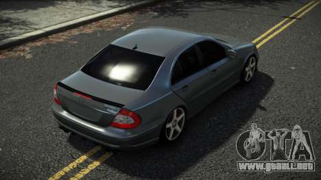 Mercedes-Benz E63 AMG Ofejuk para GTA 4