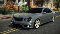 Mercedes-Benz E63 AMG Ofejuk para GTA 4