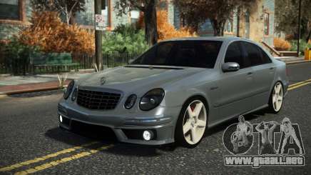 Mercedes-Benz E63 AMG Ofejuk para GTA 4