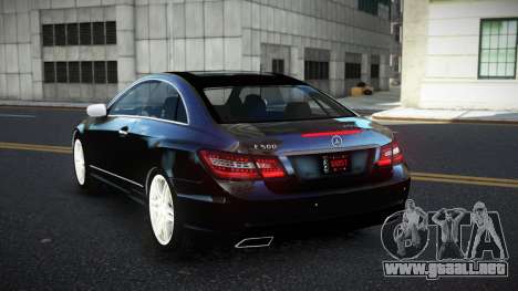 Mercedes-Benz E500 Tazakiyu para GTA 4