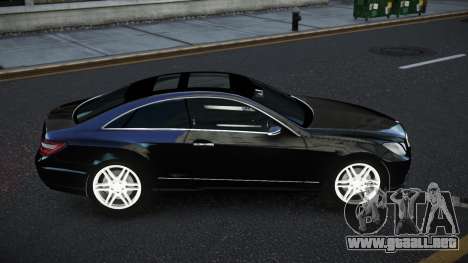 Mercedes-Benz E500 Tazakiyu para GTA 4