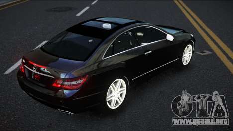Mercedes-Benz E500 Tazakiyu para GTA 4