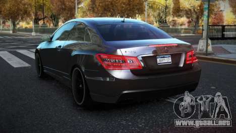 Mercedes-Benz E500 Renxa para GTA 4