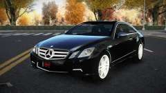 Mercedes-Benz E500 Tazakiyu para GTA 4
