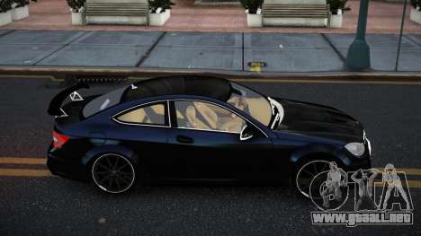 Mercedes-Benz C63 AMG Wecjoziw para GTA 4
