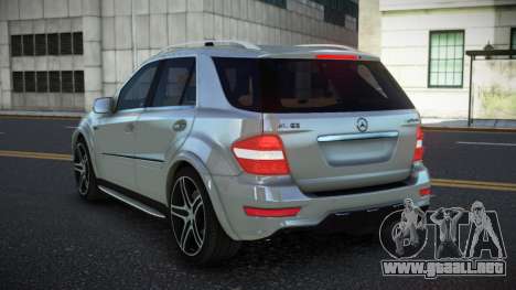 Mercedes-Benz ML63 AMG Kaqxit para GTA 4