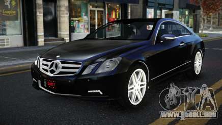 Mercedes-Benz E500 Qowi para GTA 4