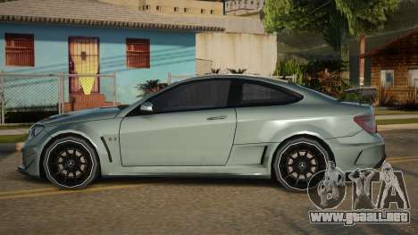 Mercedes-Benz C63 AMG Llderdan para GTA San Andreas
