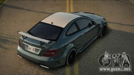 Mercedes-Benz C63 AMG Llderdan para GTA San Andreas