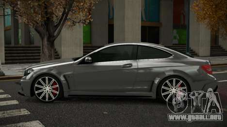 Mercedes-Benz C63 AMG Firejoq para GTA 4