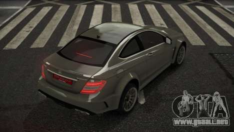 Mercedes-Benz C63 AMG Qahoz para GTA 4