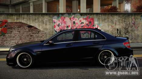 Mercedes-Benz C63 AMG Vaqasov para GTA 4