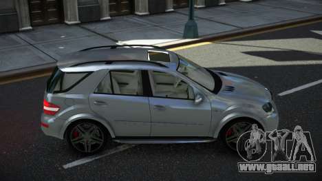 Mercedes-Benz ML63 AMG Dunkezoyo para GTA 4