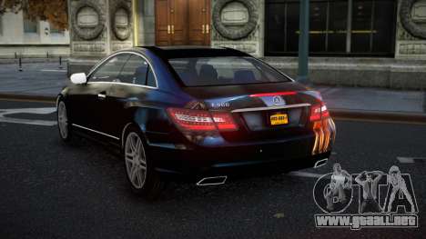 Mercedes-Benz E500 Mazorin S6 para GTA 4