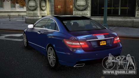 Mercedes-Benz E500 Mazorin para GTA 4