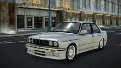 BMW M3 E30 Punekis