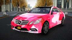 Mercedes-Benz E500 Mazorin S4 para GTA 4