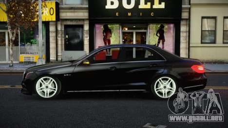 Mercedes-Benz E63 AMG Wuibe para GTA 4