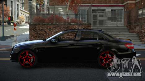 Mercedes-Benz E63 AMG Rezaxovig para GTA 4