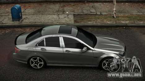 Mercedes-Benz C63 AMG Wuxumij para GTA 4