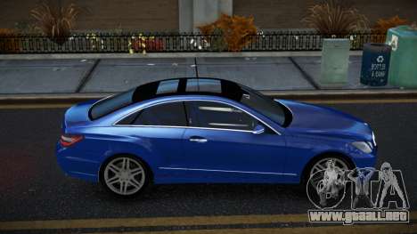 Mercedes-Benz E500 Ashah para GTA 4