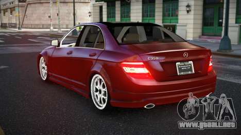 Mercedes-Benz C350 Qulaze para GTA 4