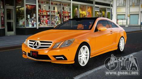 Mercedes-Benz E500 Xirefogu para GTA 4