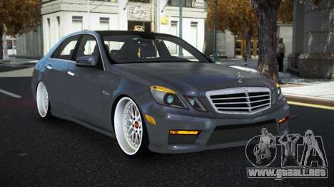 Mercedes-Benz E63 AMG Fogsuhufe para GTA 4