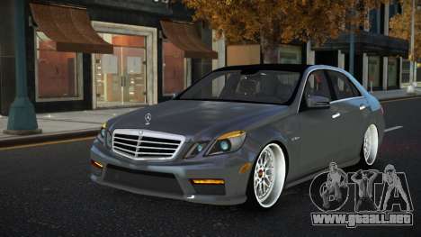 Mercedes-Benz E63 AMG Fogsuhufe para GTA 4