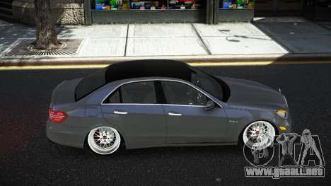 Mercedes-Benz E63 AMG Fogsuhufe para GTA 4