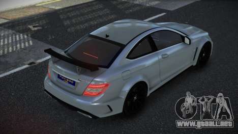 Mercedes-Benz C63 AMG Luepo para GTA 4