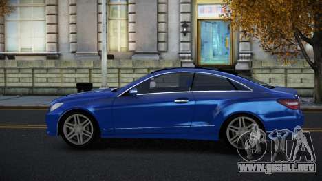 Mercedes-Benz E500 Ashah para GTA 4
