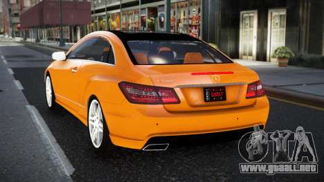 Mercedes-Benz E500 Xirefogu para GTA 4