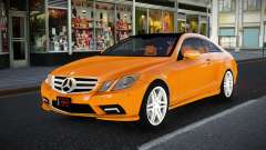 Mercedes-Benz E500 Xirefogu para GTA 4