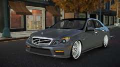 Mercedes-Benz E63 AMG Fogsuhufe para GTA 4