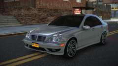 Mercedes-Benz C32 AMG Yufazaf para GTA 4