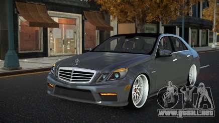 Mercedes-Benz E63 AMG Fogsuhufe para GTA 4
